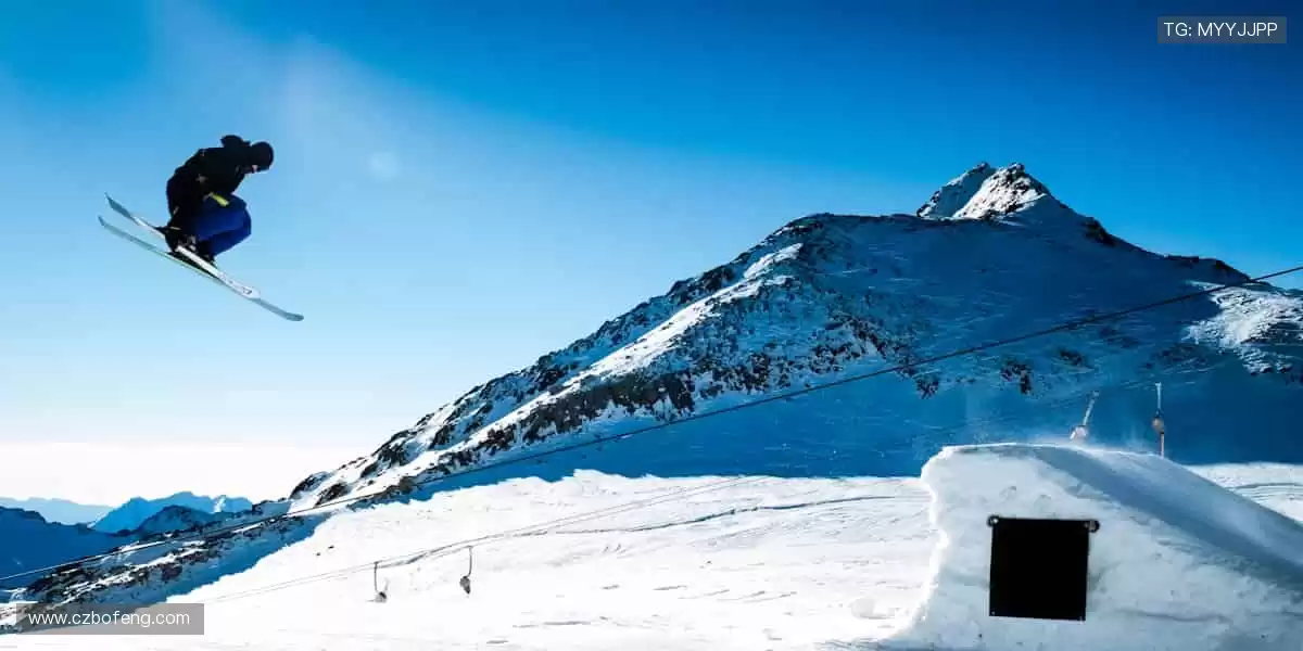 周边好物，粉丝专属！👕🎁 从球衣到纪念章，把热爱穿在身上！